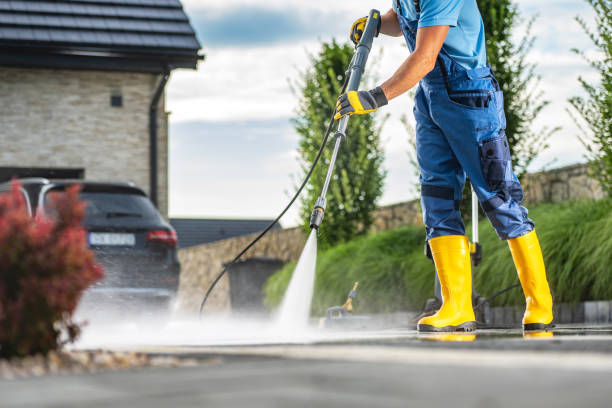 Best Pool Deck Cleaning  in Su Oswego, NY